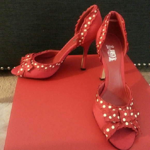 "SOLD" FLASH SALE Fun Flirty Heels - Picture 2 of 4