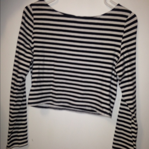 Striped Black and White Crop Long Sleeve Shirt