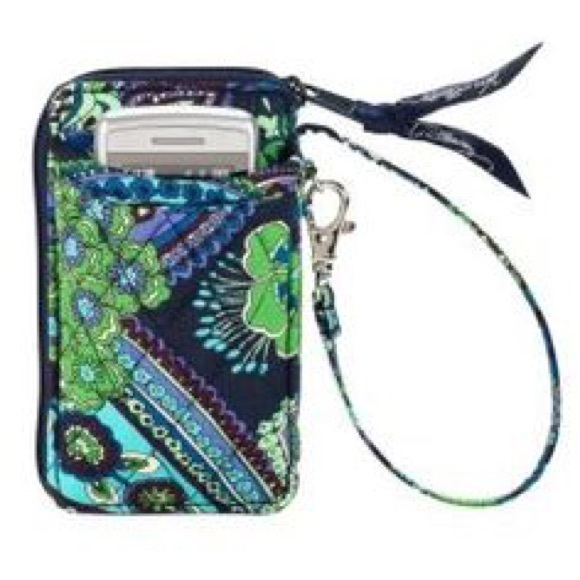 Vera Bradley Handbags - ‼️LAST CHANCE-  RETIRED PRINT all in one wristlet