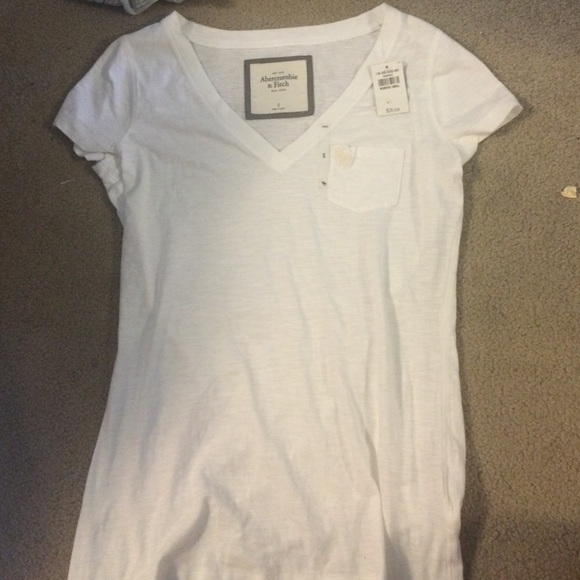Plain white t shirt