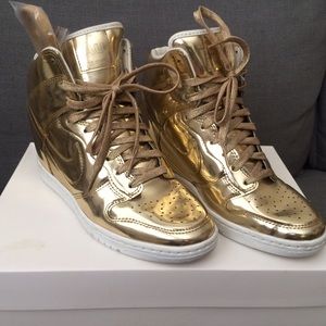 Nike Sky Hi Dunks Liquid Gold Size 8