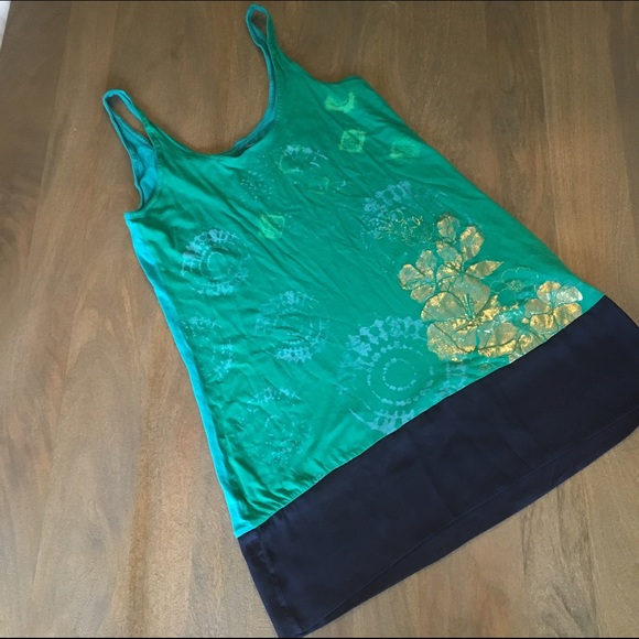 Tunic gold detail