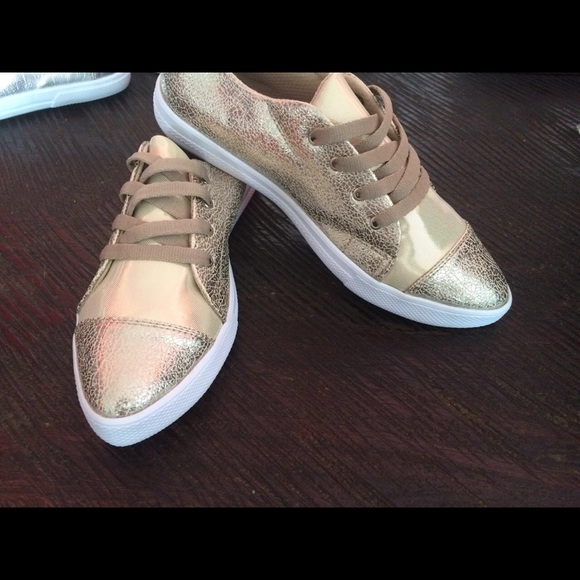 Shoes - 💰 SOLD 💰Fashion Sneakers