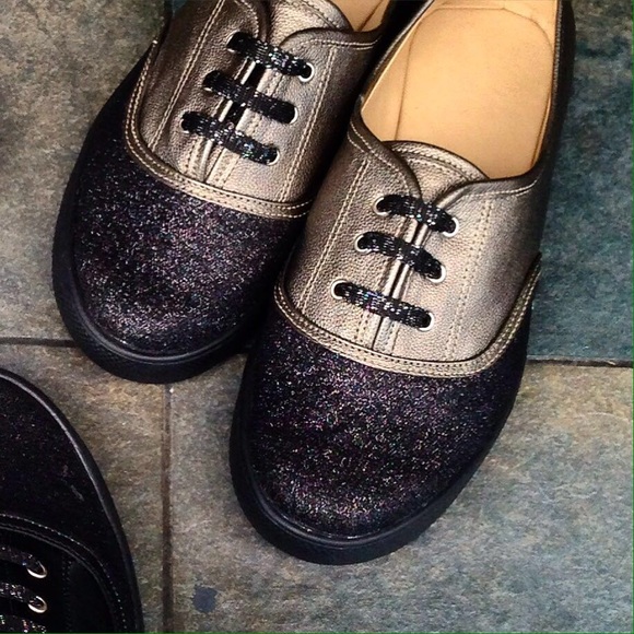 📍SOLD📍Fashion Sneakers