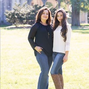 Meet your Posher, Carolina