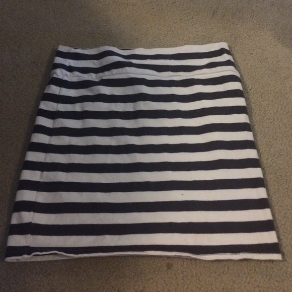 Stripped pencil skirt