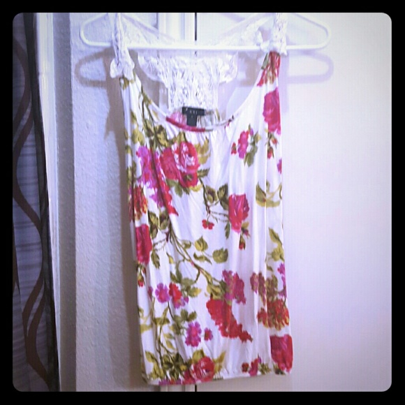 Forever 21 floral lace summer top - Picture 1 of 4