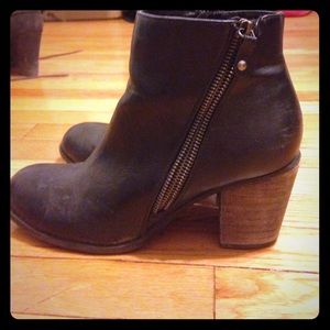 Diba black booties