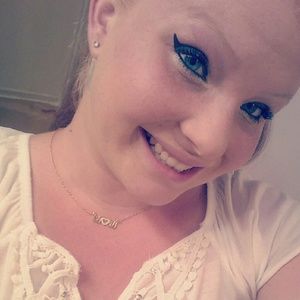 Meet your Posher, Maycee