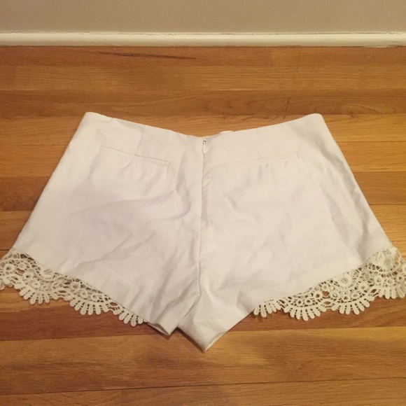 NWT High Waisted White Shorts - Picture 2 of 4