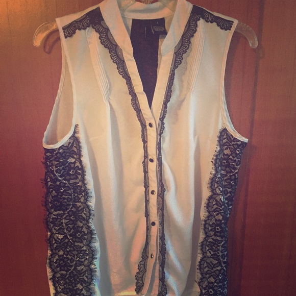 White and black lace sleeveless top