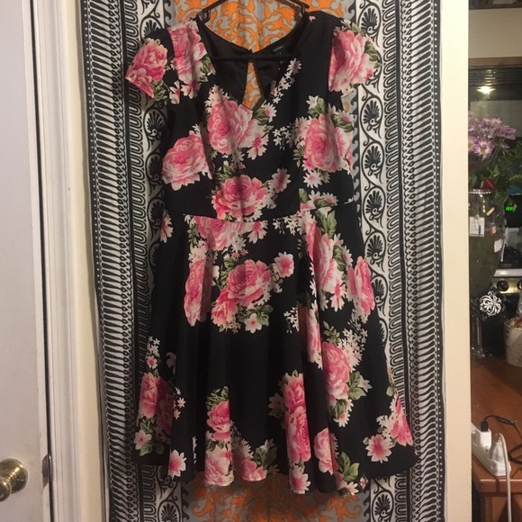 Float floral black cap sleeved dress