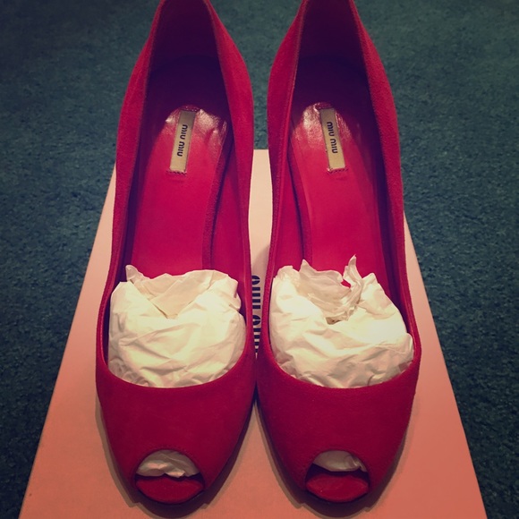Mui Mui red peeptoe pump