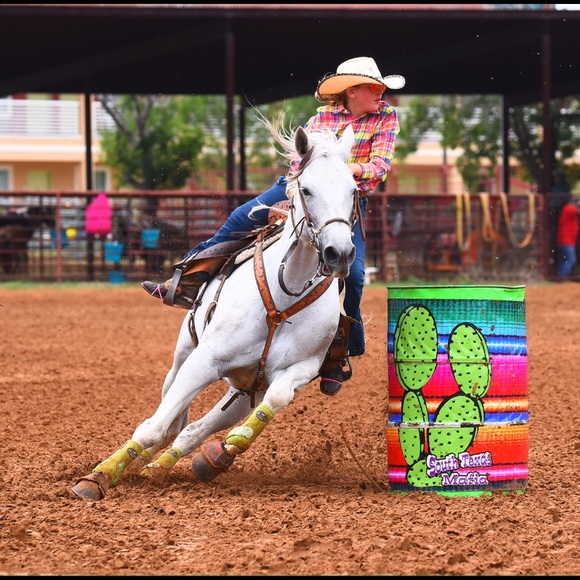 Meet your Posher, Hailee - Picture 1 of 1