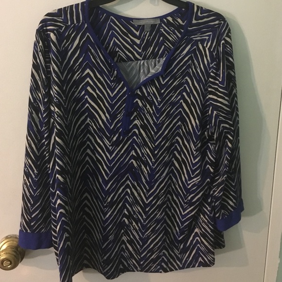 Long sleeve printed shirt.