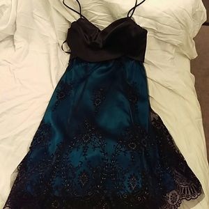 *DONATING SOON* Short homecoming dress