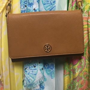 New Tory Burch Robinson Wallet On Chain