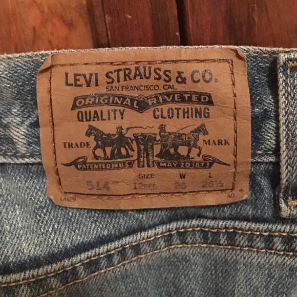 Levis high waisted jean shorts - Picture 3 of 3