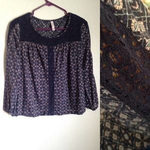 Right picture:sleeves have this pattern going down