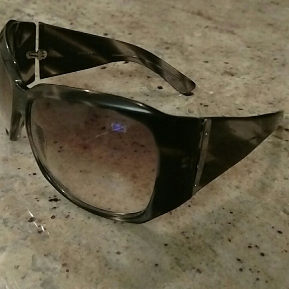 Gucci women´s large square black sunglasses