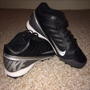 Women's Nike Size 9 Cleats (Black & White)