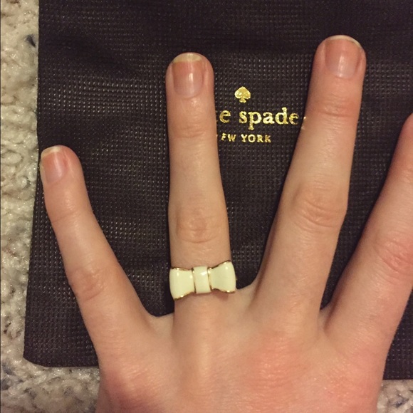 🎉SOLD on Evay🎉 Kate Spade Take a Bow Ring Cream