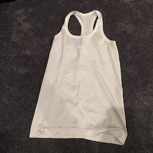 Lululemon tank