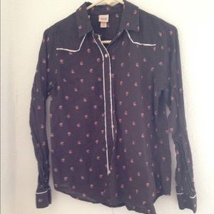 Fits like a junior small/medium