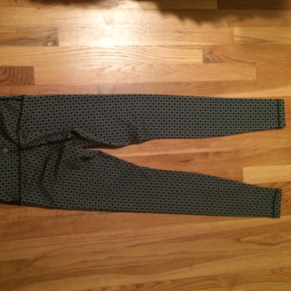 Lululemon leggings - Picture 2 of 4