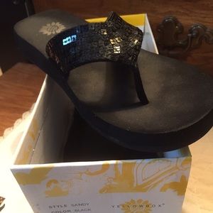 Black glitter Yellow Box flip flops