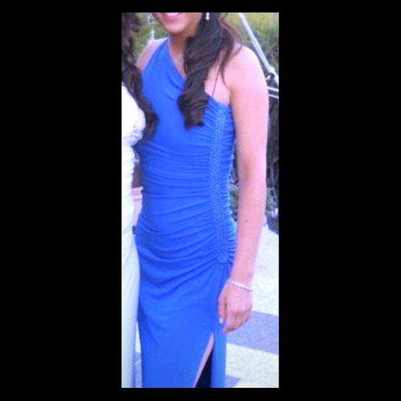 Cache Gown - Picture 1 of 2