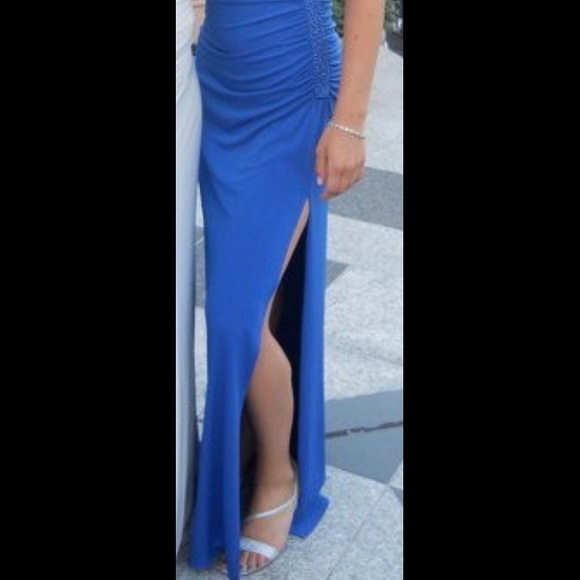 Cache Gown - Picture 2 of 2