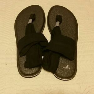 Sanuk yoga sandals.
