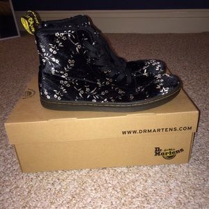 Women's Size 9 Dr Martens Black Floral Booties