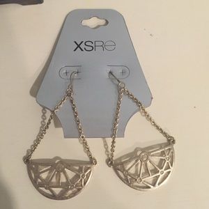 NWT Gold dangle long earring