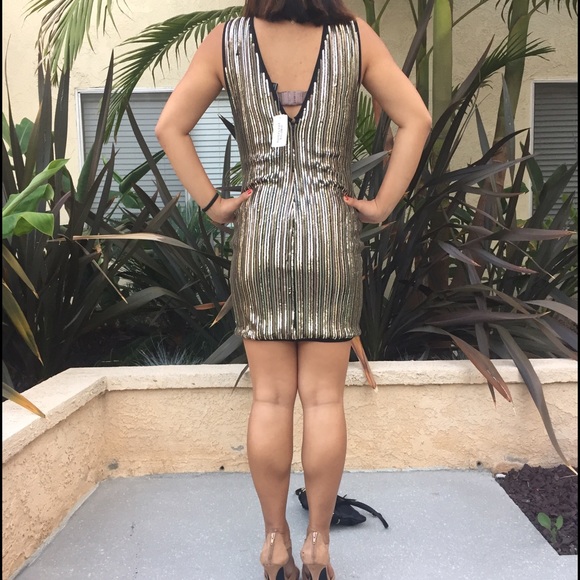 Forever 21 V-neck Sequined Dress NEW - Picture 3 of 3