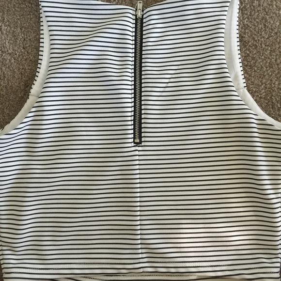 socialite crop top - Picture 2 of 3