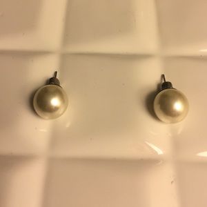Oversized pearl studs