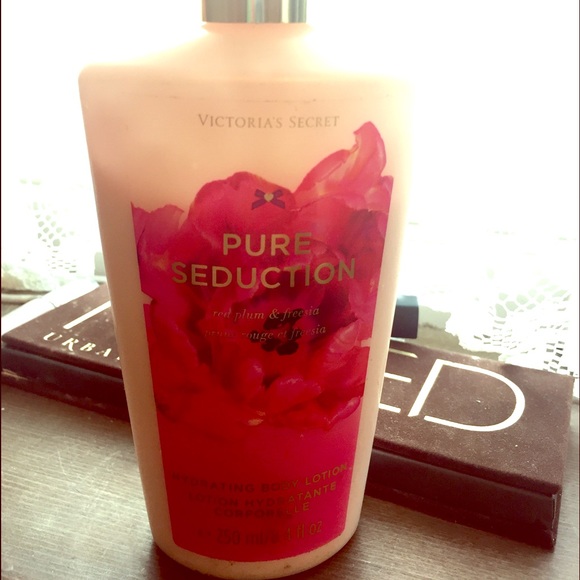 Victoria's Secret Pure seduction body lotion