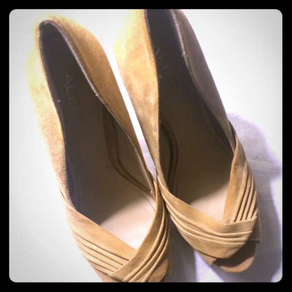 ALDO Tan Suede Stilettos - Picture 1 of 1