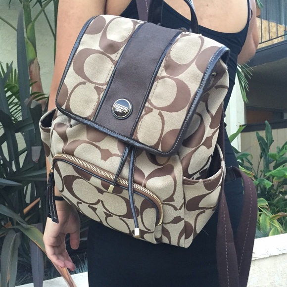 ⭐️SOLD⭐C️oach signature tote backpack - Picture 2 of 3