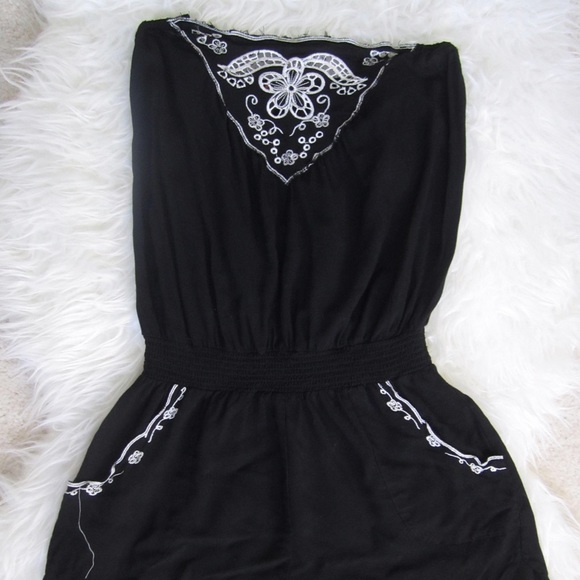 Forever21 black  white lace detailed   Small