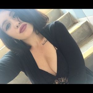 Meet your Posher, Danielle