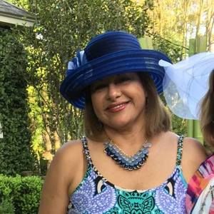 Meet your Posher, Lesly