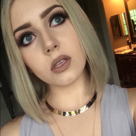 Sierra's Poshmark Closet