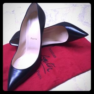 Gorgeous Christian Louboutins Black - 🌹