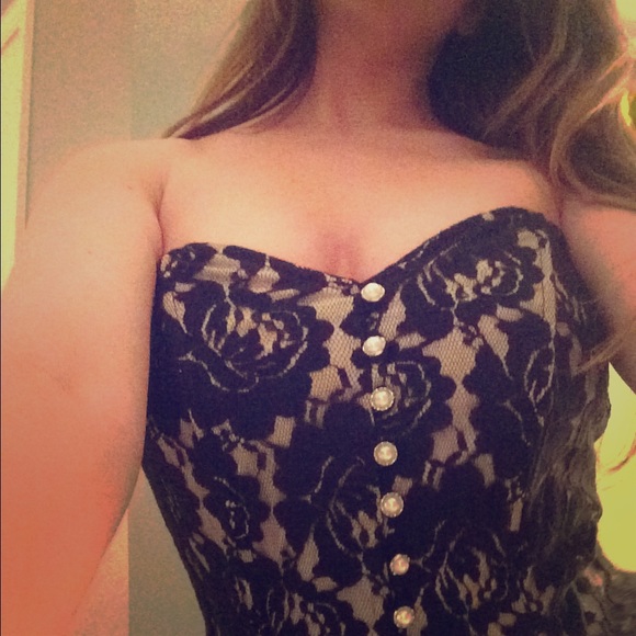 Lace, peplum bustier. AHHMAZING! SZ Sml