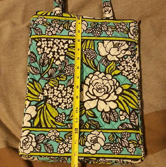 Travel friendly Vera Bradley laptop bag