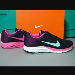 Nike Structure 17 Women's Athletic Shoes