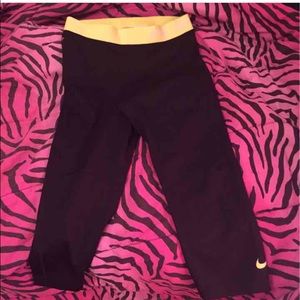 ***SOLD**NWOT Nike pro fitted capris